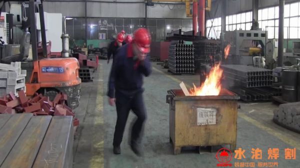 火警警鈴發(fā)出，拉響滅火救援演練序幕